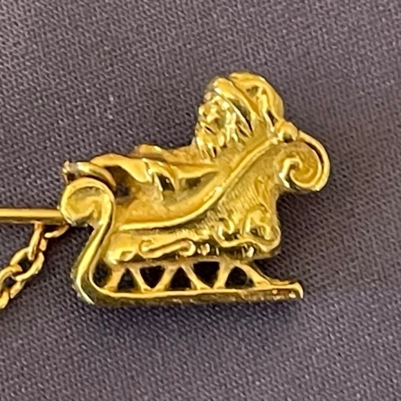 VTG Gold Tone Santa Sleigh Reindeer Stick Pin - Picture 4 of 7